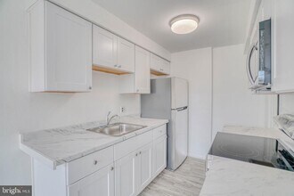 10203 E Keswick Rd in Philadelphia, PA - Building Photo - Building Photo