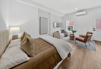 709 Massachusetts Ave NE in Washington, DC - Building Photo - Interior Photo