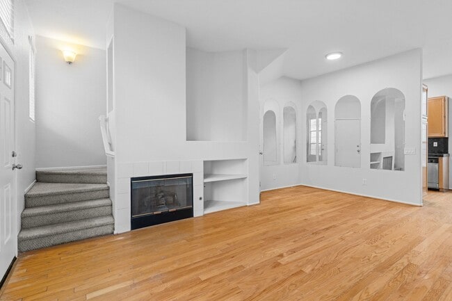 1050 S Volterra Way in Anaheim, CA - Building Photo - Building Photo