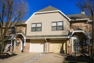 3858 S Chalet Cir, Unit 3854 S Chalet Cir in Beavercreek, OH - Building Photo - Building Photo