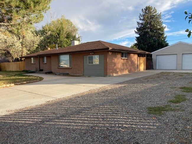 property at 2111 Sequoia Rd