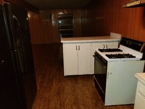 809 W 4th St, Unit C in Taylor, TX - Foto de edificio - Building Photo