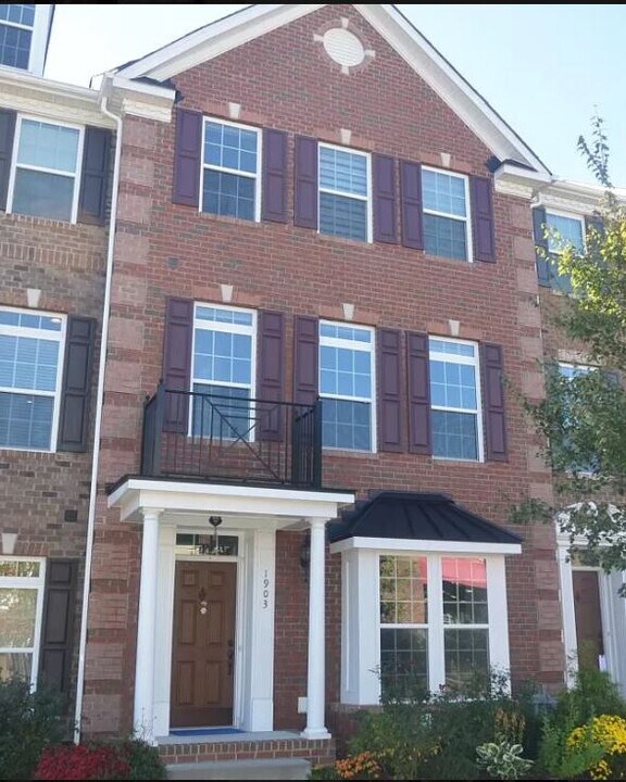 1903 Old Brick Rd in Glen Allen, VA - Building Photo