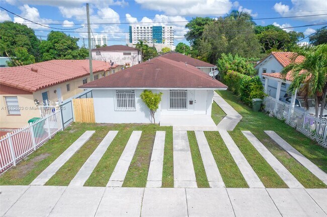 1765 NW 4th St in Miami, FL - Building Photo - Building Photo