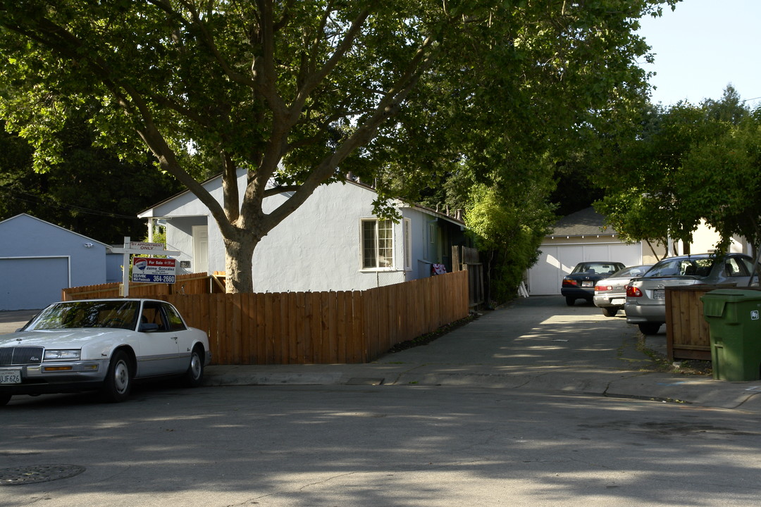 42-44 Arrowhead Ln in Redwood City, CA - Building Photo