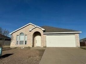 918 Cooper Ln in Royse City, TX - Building Photo