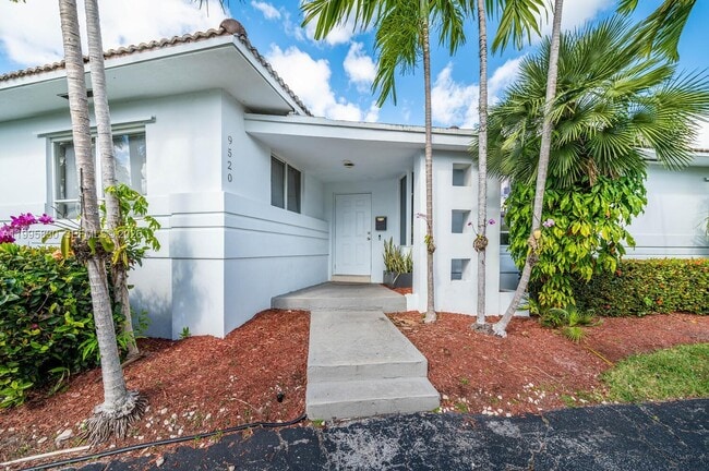 property at 9520 E Broadview Dr