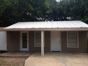 138 Morrill Ave in San Antonio, TX - Building Photo - Building Photo