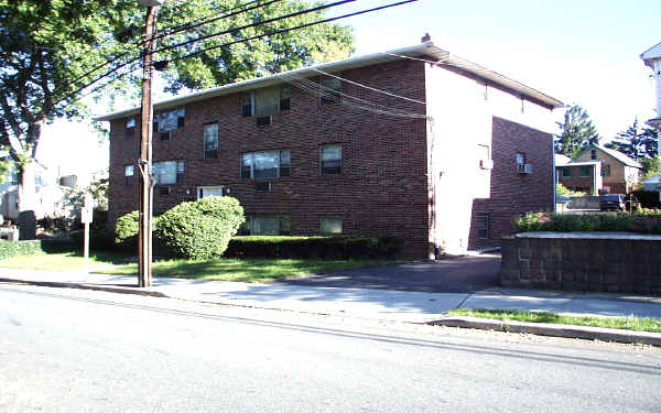 70-74 William St in Clifton, NJ - Building Photo