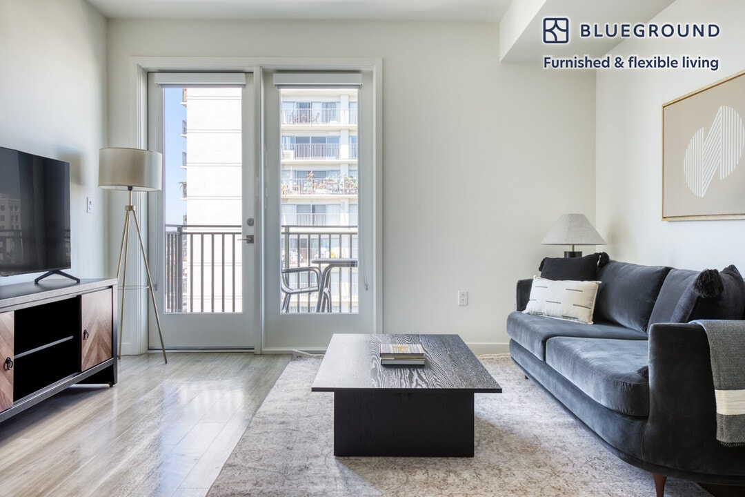 636 Pacific Ave-Unit -FL6-ID523 in Long Beach, CA - Building Photo