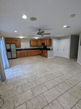 616 E Opp St in Los Angeles, CA - Foto de edificio - Building Photo