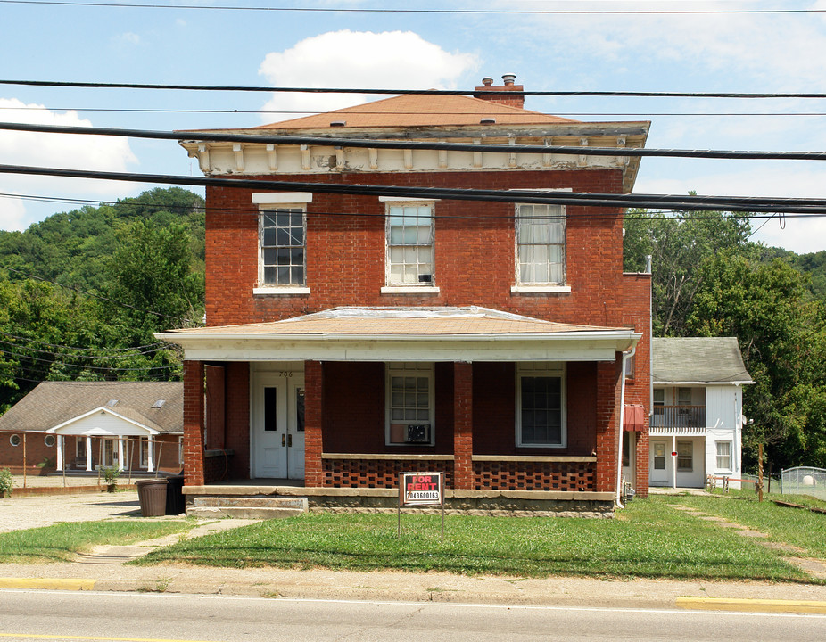 706 Viand St in Point Pleasant, WV - Building Photo