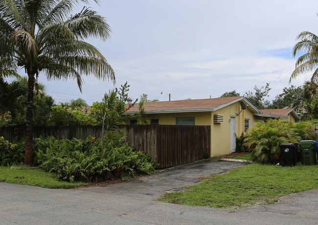 1475 Holly Heights Dr in Fort Lauderdale, FL - Building Photo - Building Photo