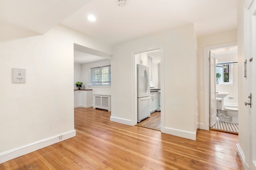 559 Centre St in Newton, MA - Building Photo
