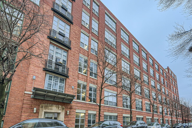 property at 1735 N Paulina St