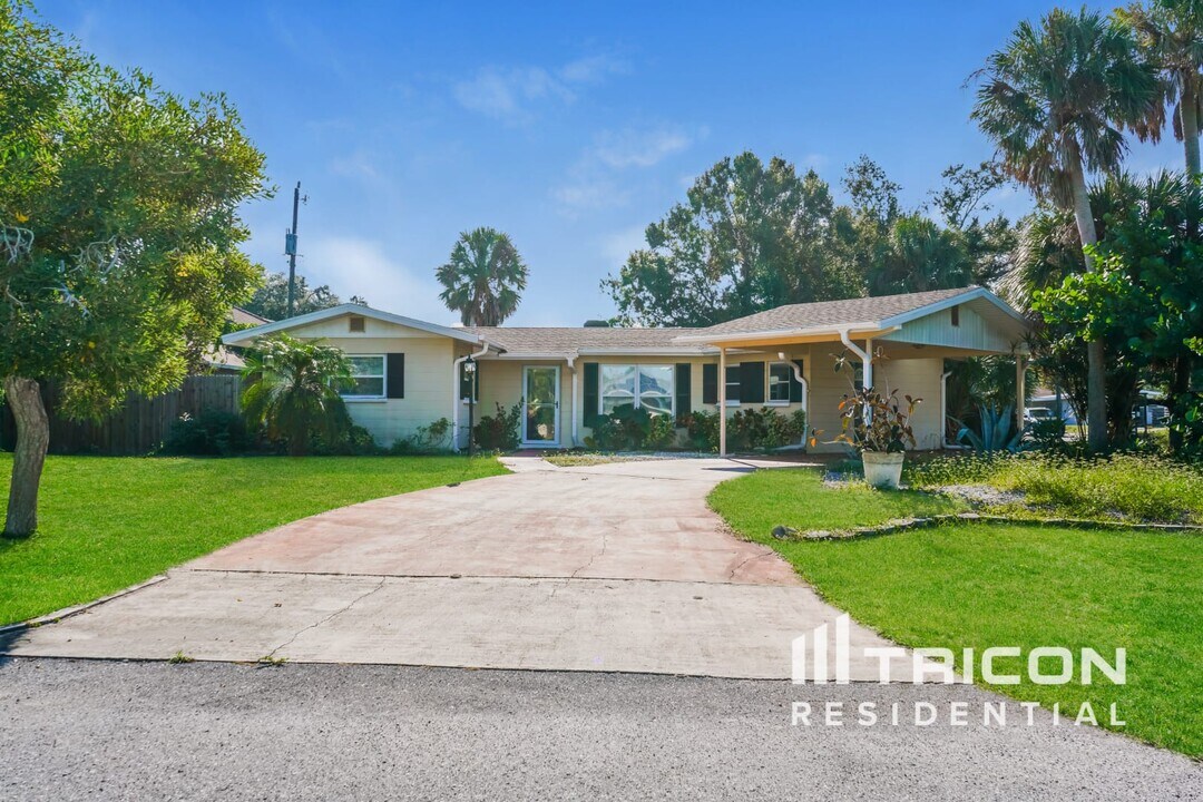 4167 Pompano Rd in Venice, FL - Building Photo