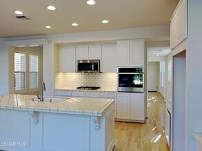 115 Parkside Dr in Simi Valley, CA - Building Photo - Building Photo