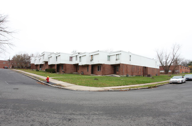 Barbour Garden in Hartford, CT - Building Photo - Building Photo