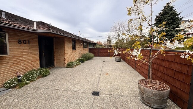 801 Grant Ave S in Renton, WA - Building Photo - Building Photo