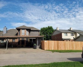 2813 Shady Grove Dr in Bedford, TX - Foto de edificio - Building Photo