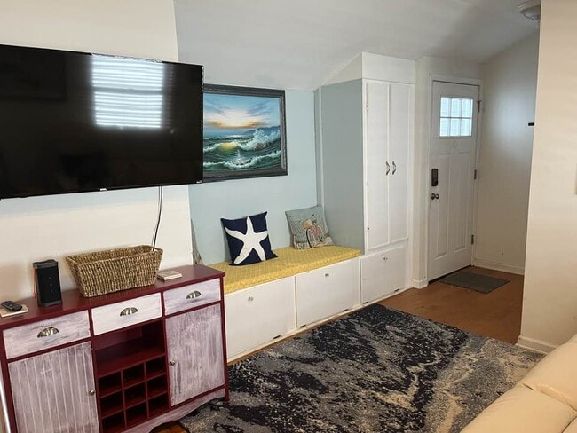 property at 1706 Oak Ter