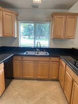 355 W Sierra Ave, Unit 119 in Fresno, CA - Building Photo