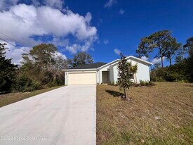 1541 Newport St SE in Palm Bay, FL - Building Photo