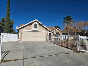 4349 E Ave Q-12 in Palmdale, CA - Foto de edificio - Building Photo