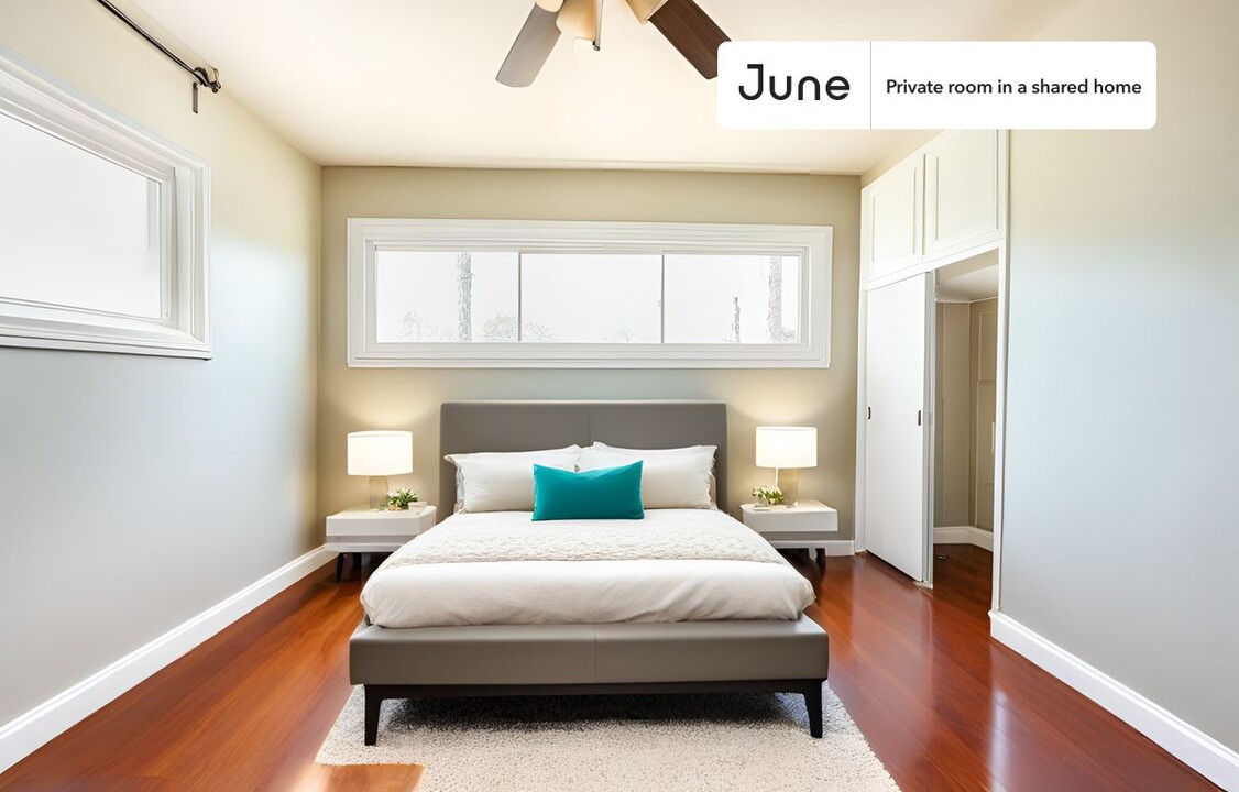 Private bedroom in 7 bed/3 bath Home in San Diego, CA - Building Photo