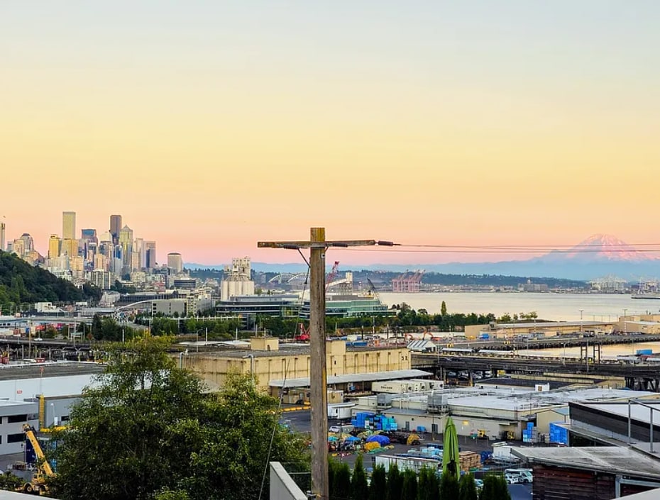 2310 W Newton St in Seattle, WA - Foto de edificio