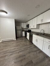 431 Sunderland Rd in Worcester, MA - Building Photo - Building Photo
