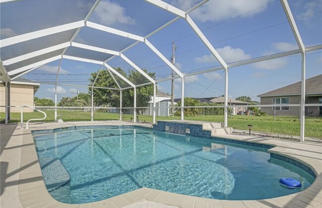 843 SW 31st Terrace in Cape Coral, FL - Foto de edificio - Building Photo