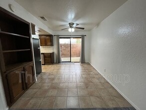 351-360 N Capitola Ct in Porterville, CA - Building Photo - Building Photo