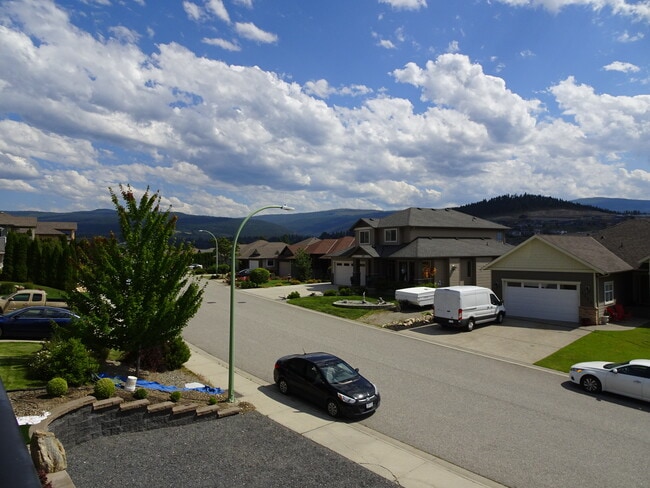 1384 Feedham Ave in Kelowna, BC - Building Photo - Building Photo