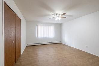 Manitou Lake Apartments in Lake Orion, MI - Foto de edificio - Interior Photo