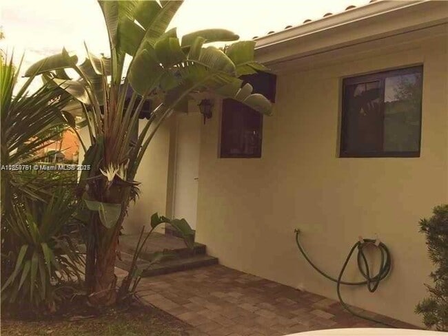 3400 S Le Jeune Rd in Miami, FL - Building Photo - Building Photo