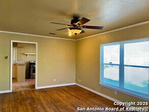 335 Saratoga Dr in San Antonio, TX - Building Photo - Building Photo