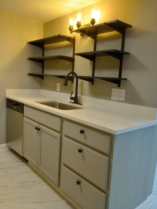 907 12th St-Unit -Apartment 4 in Galveston, TX - Building Photo