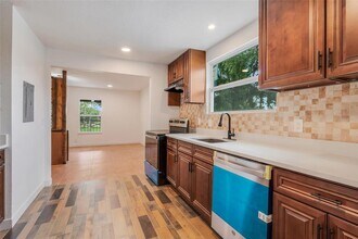 13832 South Bay Lake Rd in Groveland, FL - Building Photo - Building Photo