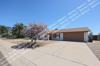 1329 W Kristal Way in Phoenix, AZ - Building Photo - Building Photo