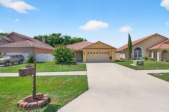 10332 Islander Dr in Boca Raton, FL - Building Photo - Building Photo