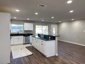 58342 W 11th St in Irving, TX - Building Photo - Building Photo