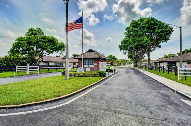 4866 Dovewood Cir in Boynton Beach, FL - Building Photo - Building Photo