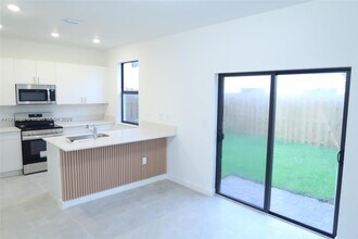 12946 SW 231st St in Goulds, FL - Building Photo - Building Photo