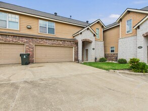 1812 W Villa Maria Rd in Bryan, TX - Building Photo - Building Photo