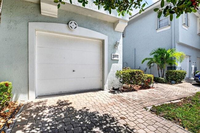 property at 3271 Laurel Ridge Cir