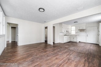 1035 Odessa Dr E in Jacksonville, FL - Building Photo - Building Photo