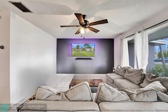 8620 NW 25th St in Sunrise, FL - Building Photo - Building Photo