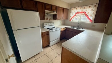 2155 Hazlitt Dr in Houston, TX - Foto de edificio - Building Photo