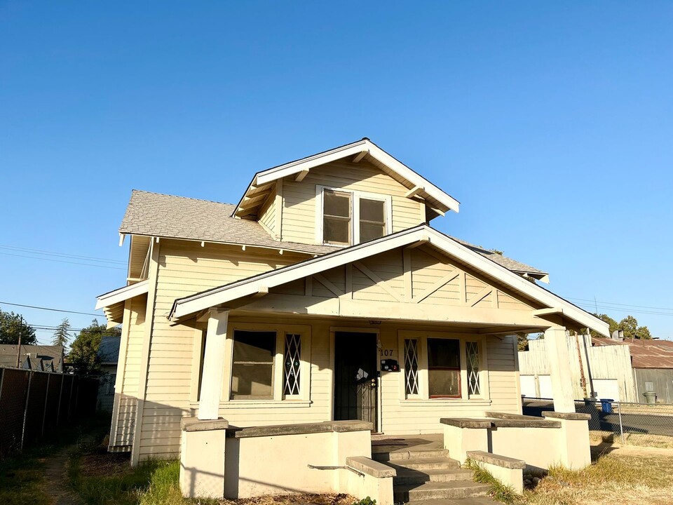 107 W 19th St-Unit -107 W. 19th St in Merced, CA - Building Photo